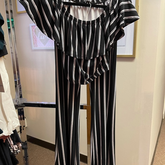 2 pc set - Picture 3 of 3